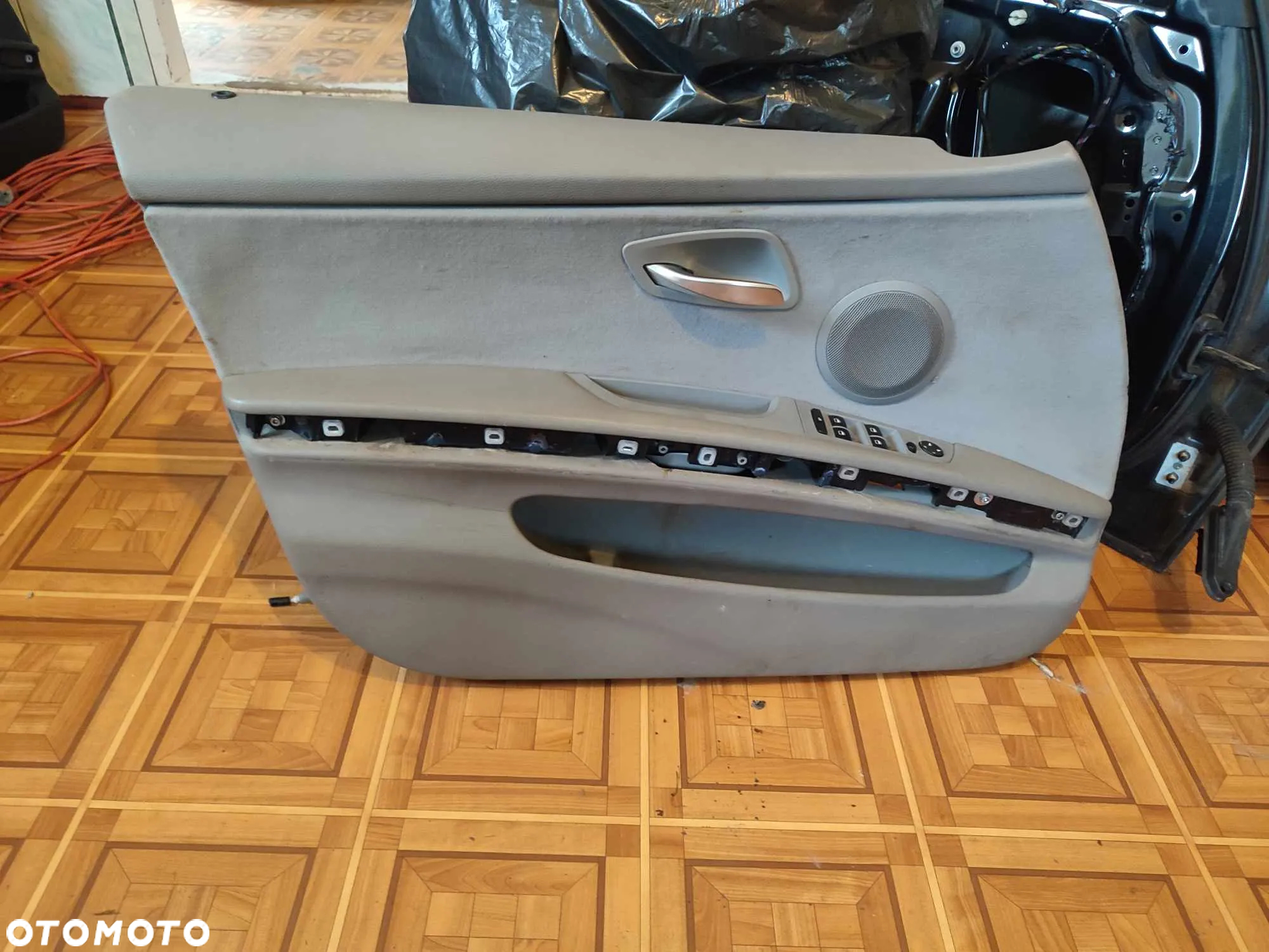 Części BMW E90 M47 termostat, przewody chłodzenia, kurtyna, lusterka, boczki, odma, wody, mata drzwi, osłona silnika, dmuchawa,progowa - 8