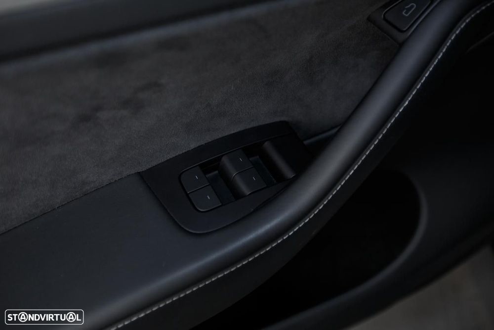 Tesla Model Y Performance Tração Integral - 16