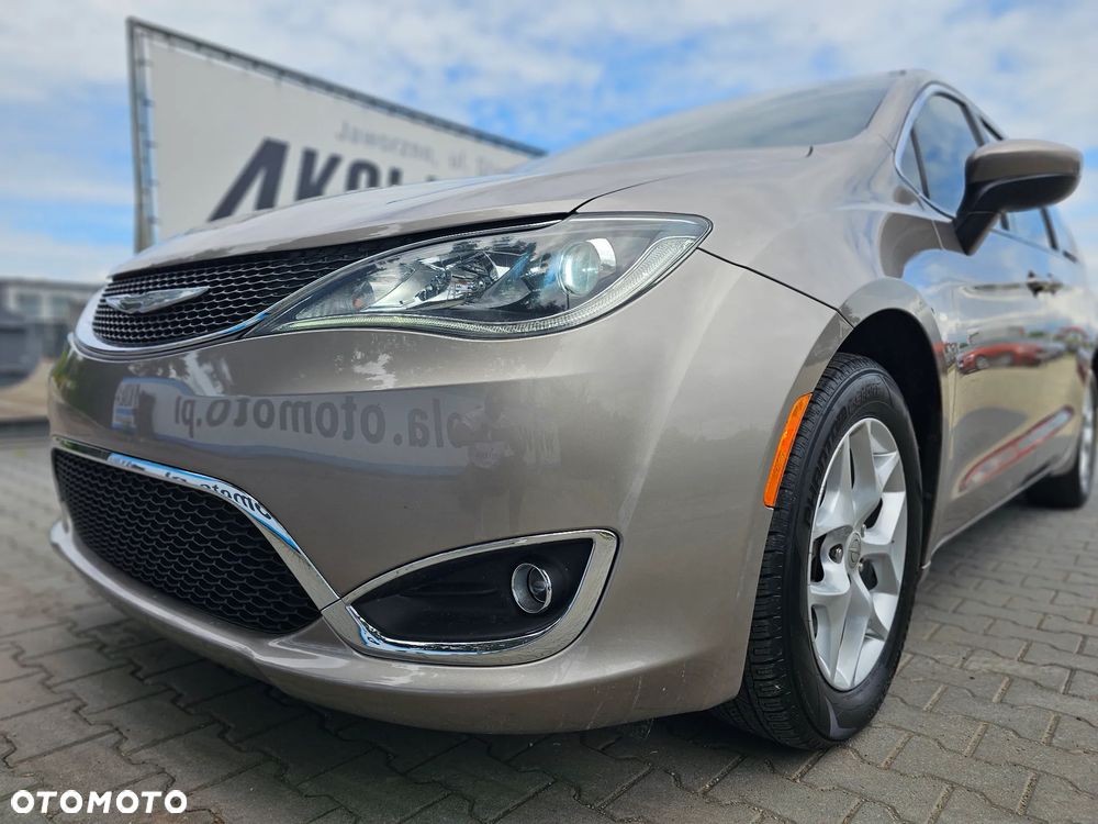 Chrysler Pacifica - 10