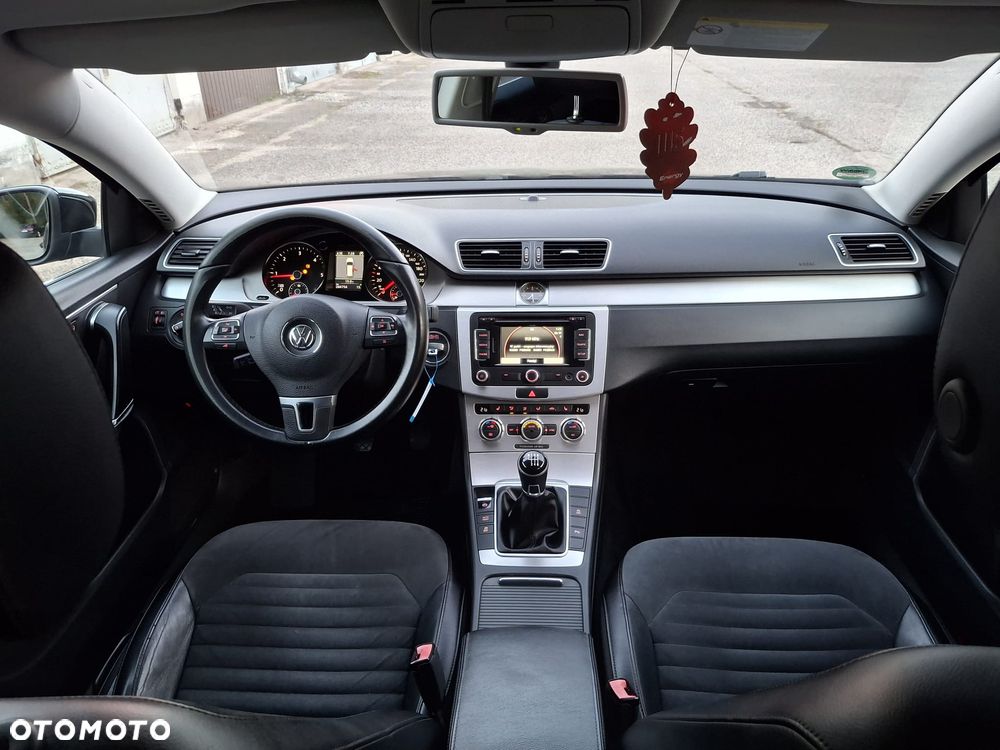 Volkswagen Passat - 11