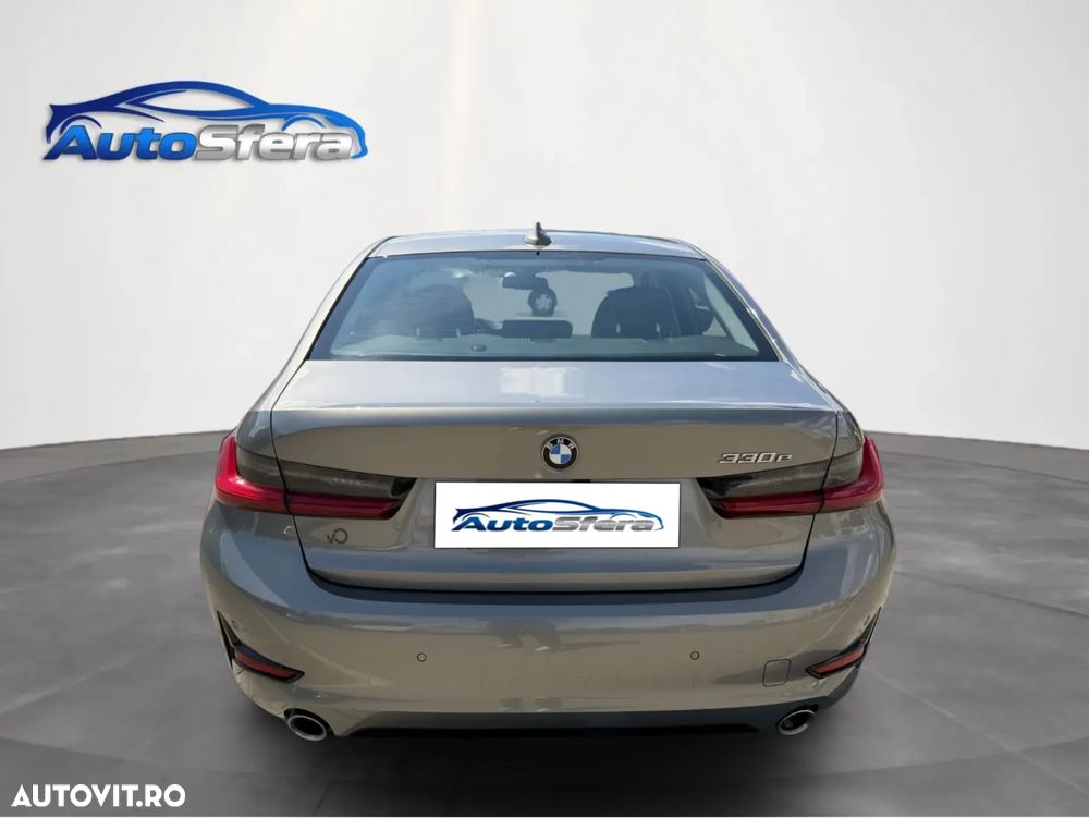 BMW Seria 3 330e Aut. Sport Line - 4