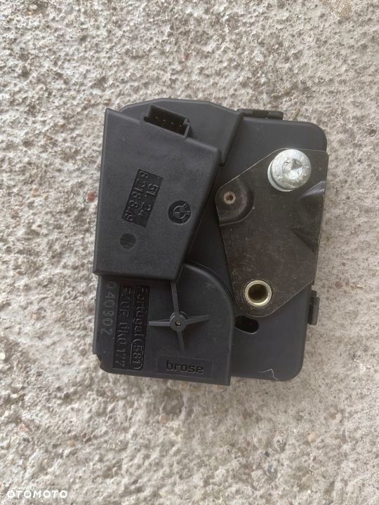Zamek Tył Klapy Bagażnika BMW 5 E61 8218849 - 1