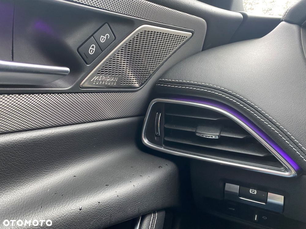 Jaguar XE P300 AWD R-Dynamic HSE - 29