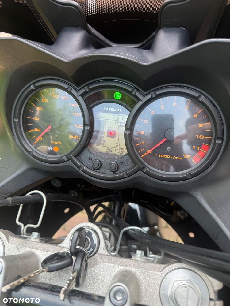 Suzuki V-STROM - 17