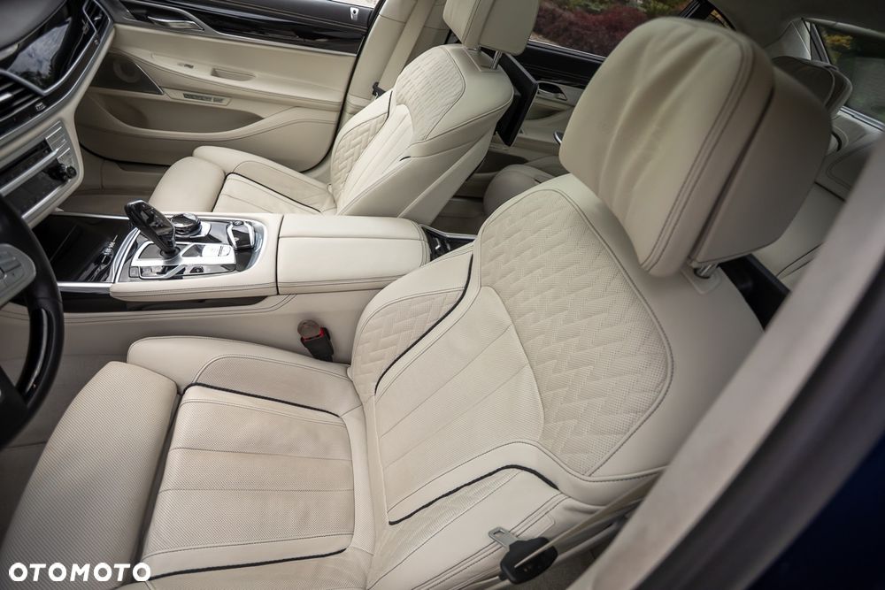 BMW Seria 7 750Li xDrive - 21