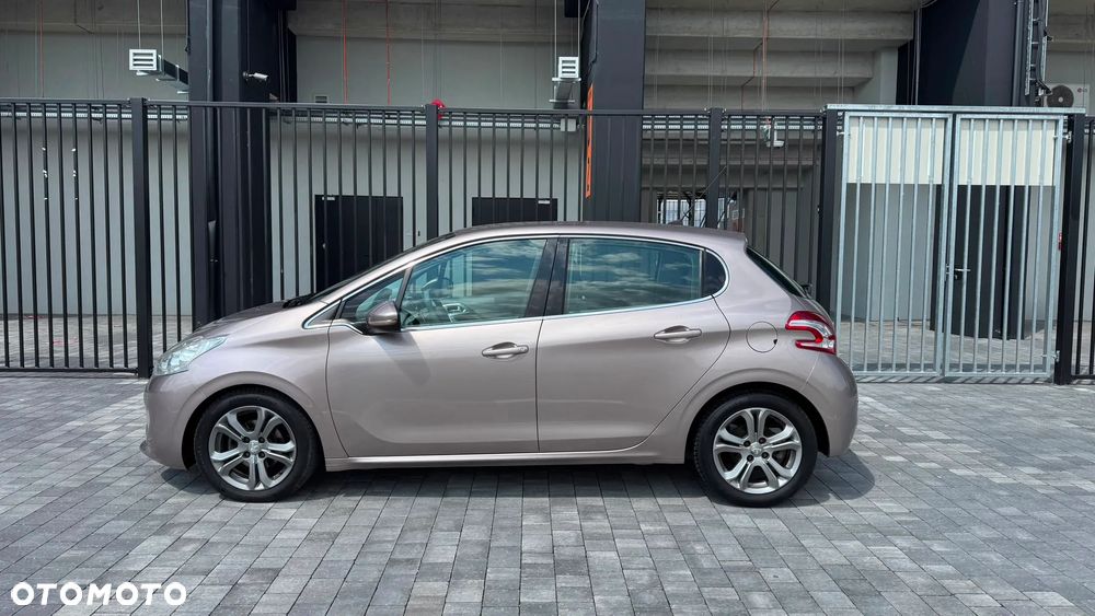 Peugeot 208 - 18
