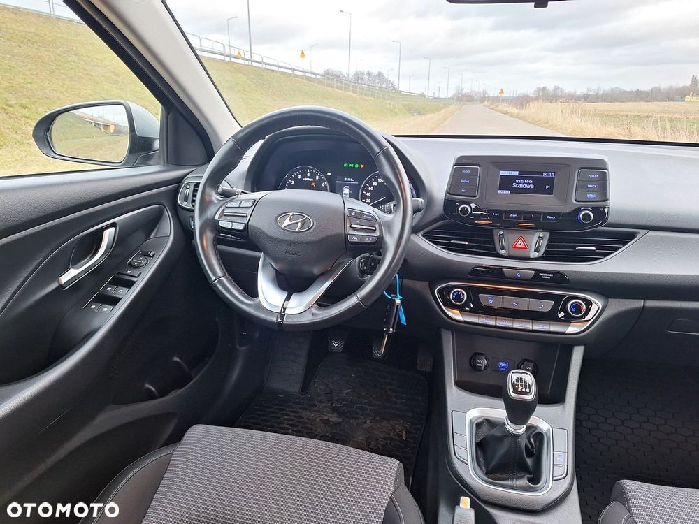 Hyundai i30 1.5 DPI Classic + - 16