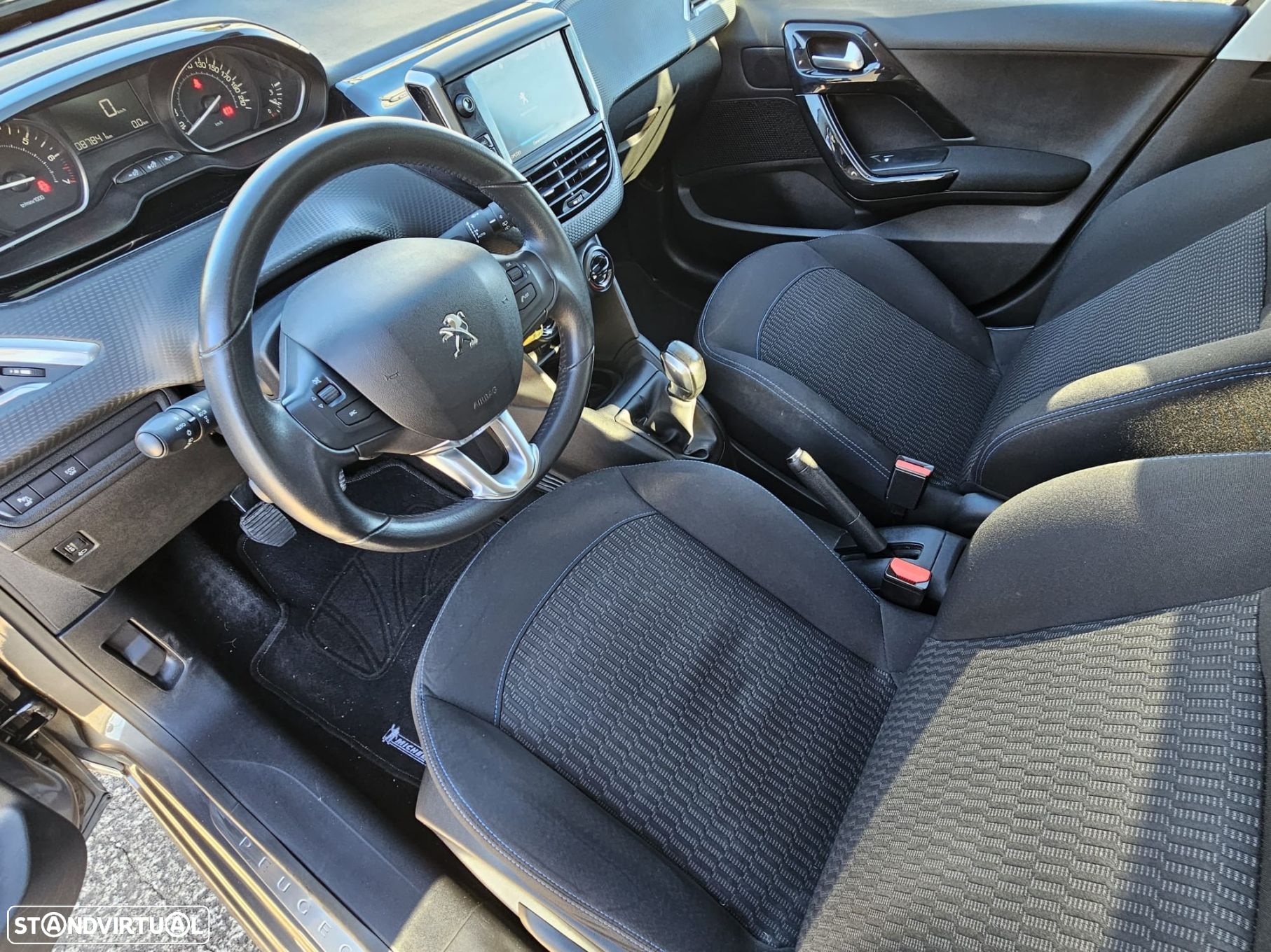 Peugeot 208 1.2 PureTech Signature - 18