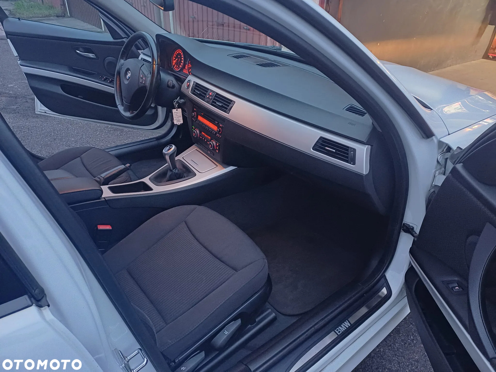 BMW Seria 3 318i - 14