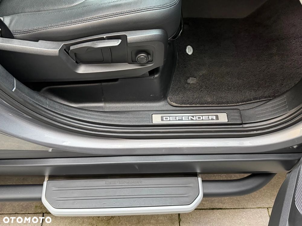 Land Rover Defender 110 D250 X-Dynamic S - 29