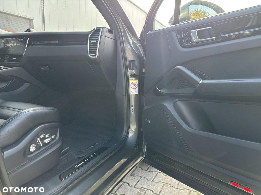 Porsche Cayenne - 19