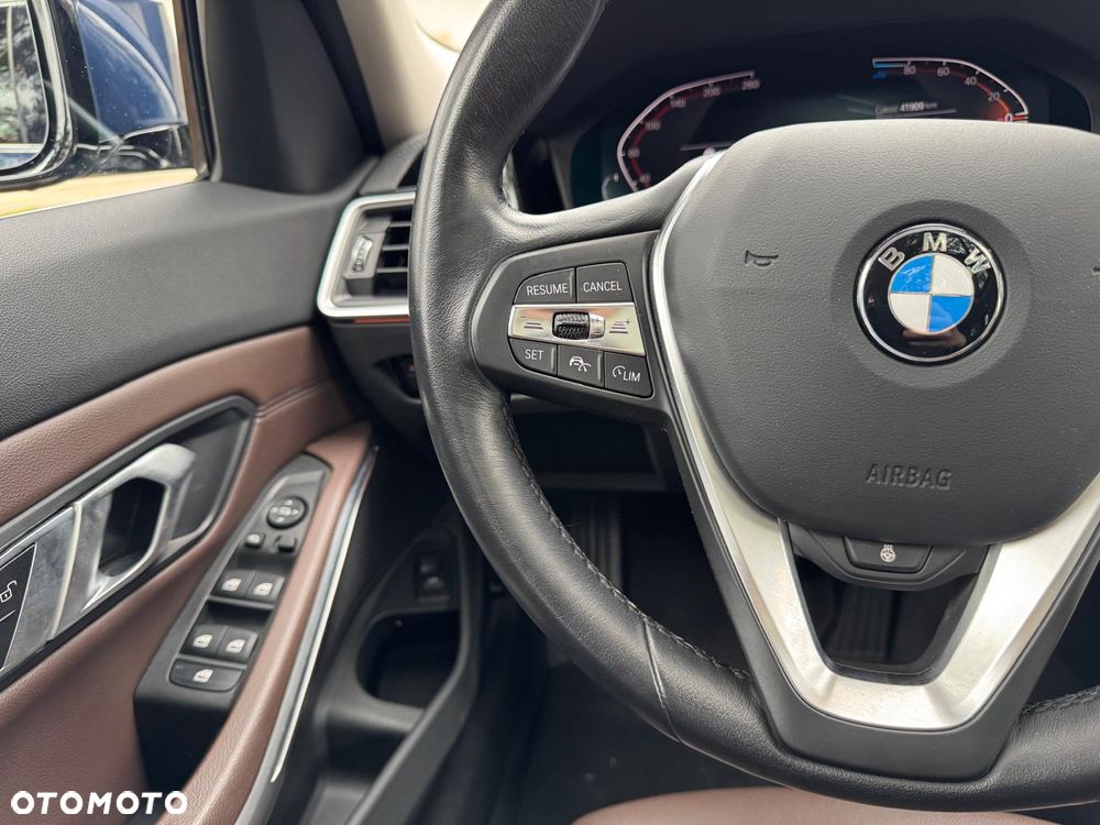BMW Seria 3 320d xDrive Luxury Line sport - 34