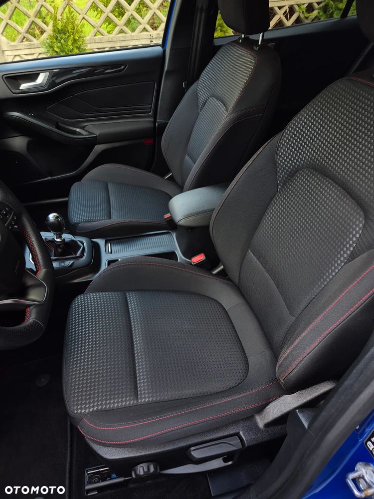 Ford Focus 1.0 EcoBoost Hybrid ST-LINE - 10