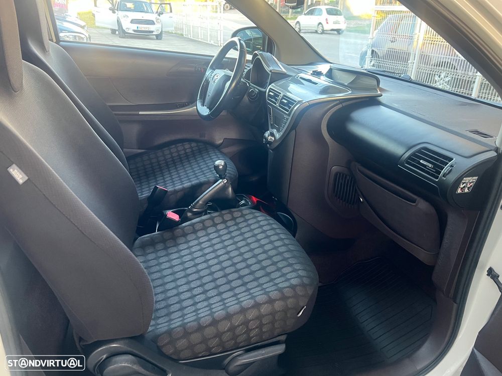 Toyota iQ 1.0 VVT-i 2 - 7