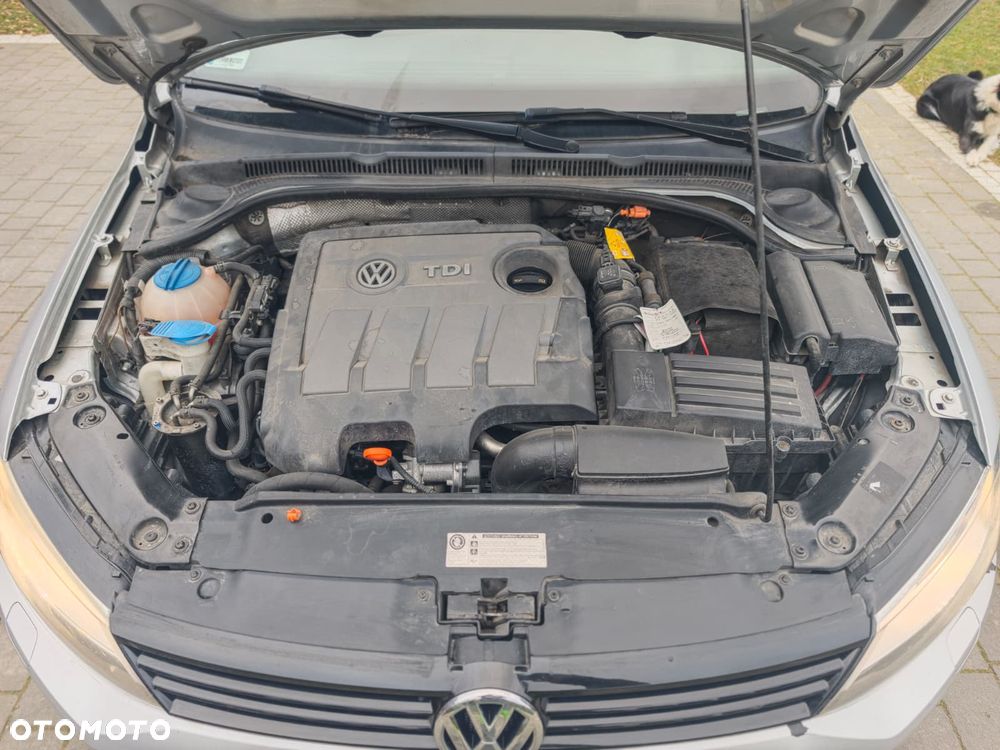 Volkswagen Jetta 1.6 TDI Trendline - 15
