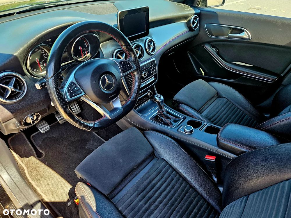 Mercedes-Benz CLA 180 AMG Line - 18