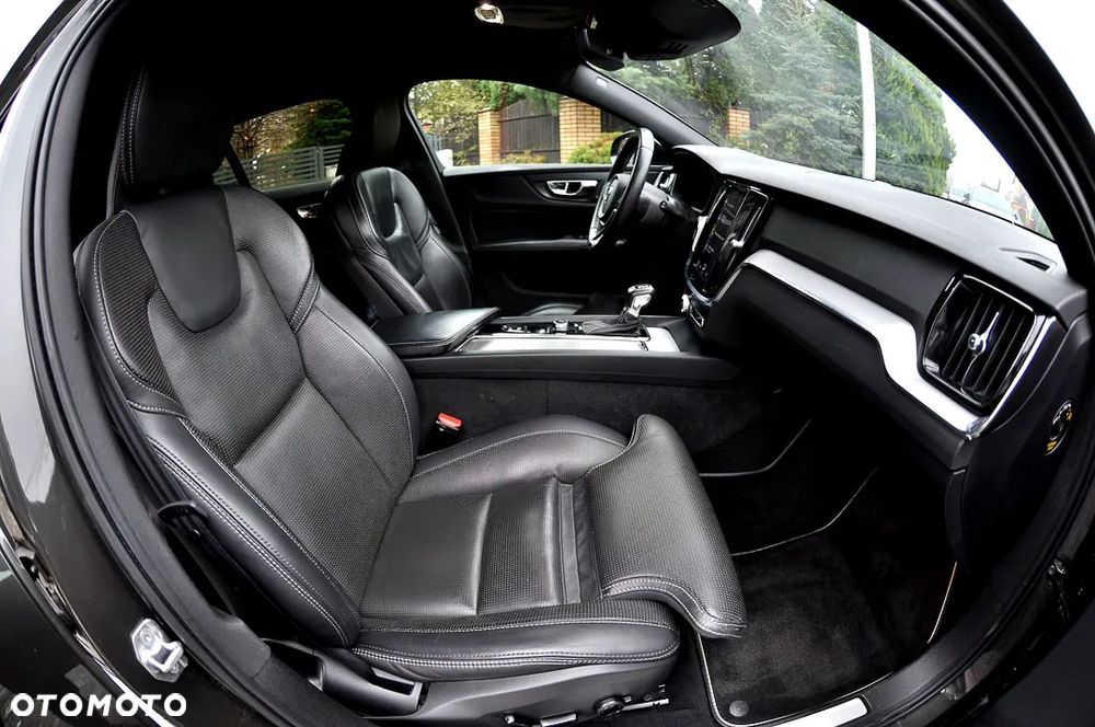 Volvo V60 T4 Geartronic R-Design - 25
