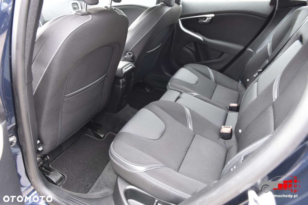 Volvo V40 - 18