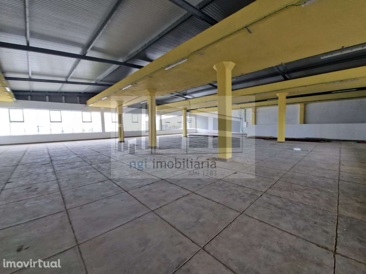 Armazém em Sacavém e Prior Velho - Grande imagem: 2/12