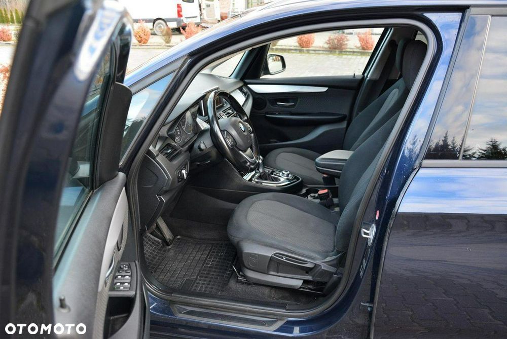 BMW Seria 2 218d - 16