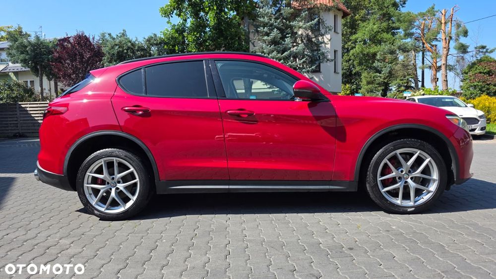 Alfa Romeo Stelvio 2.0 Turbo 16V AT8-Q4 Veloce Ti - 3