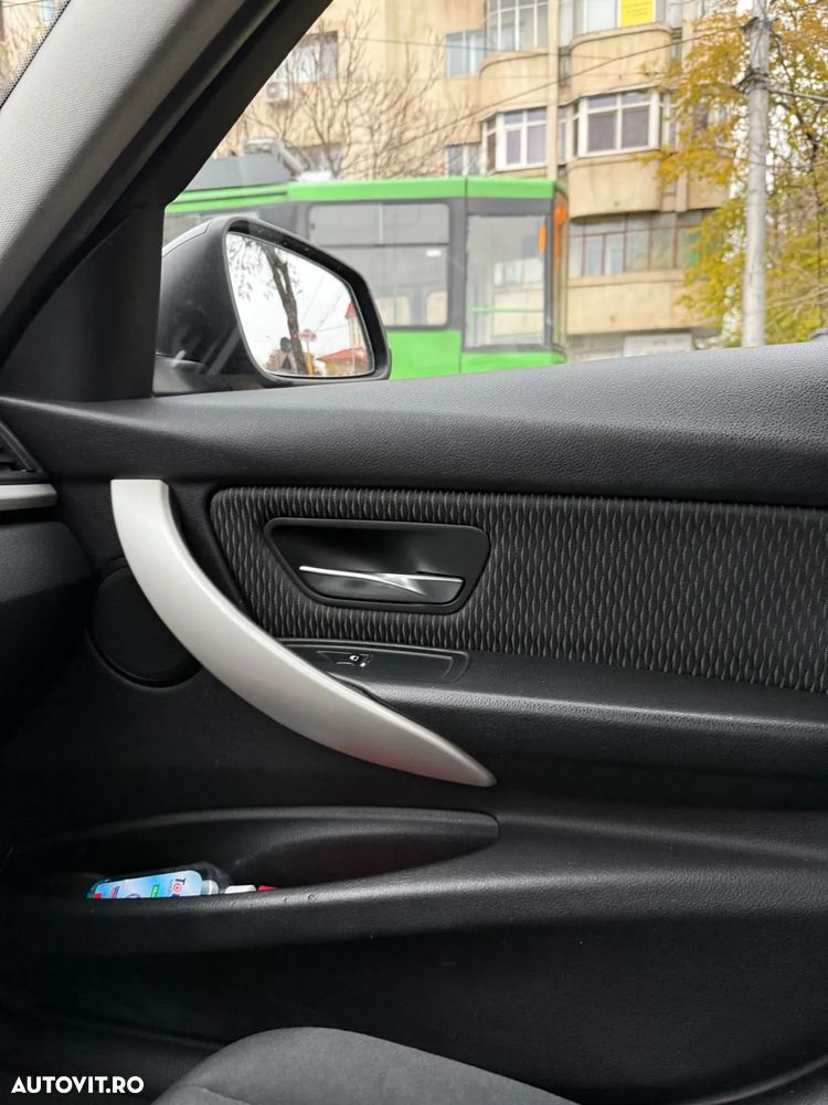 BMW Seria 3 320d EfficientDynamics Edition - 15