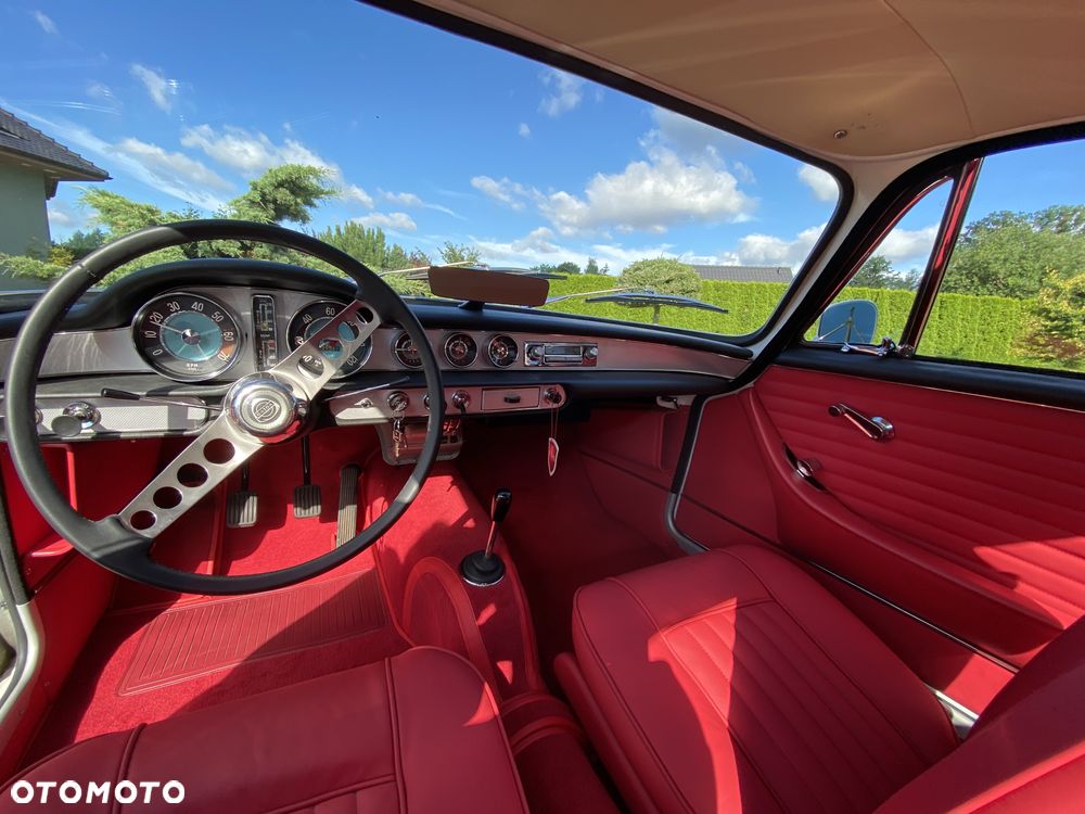 Volvo P1800 - 13