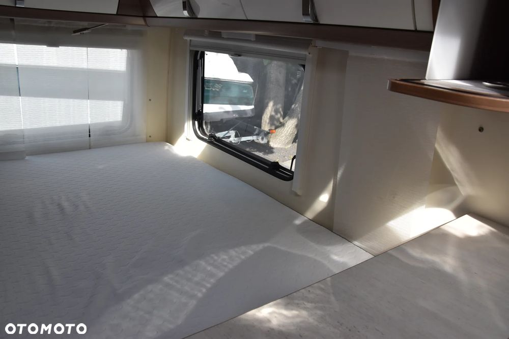 Burstner Averso Top - 25