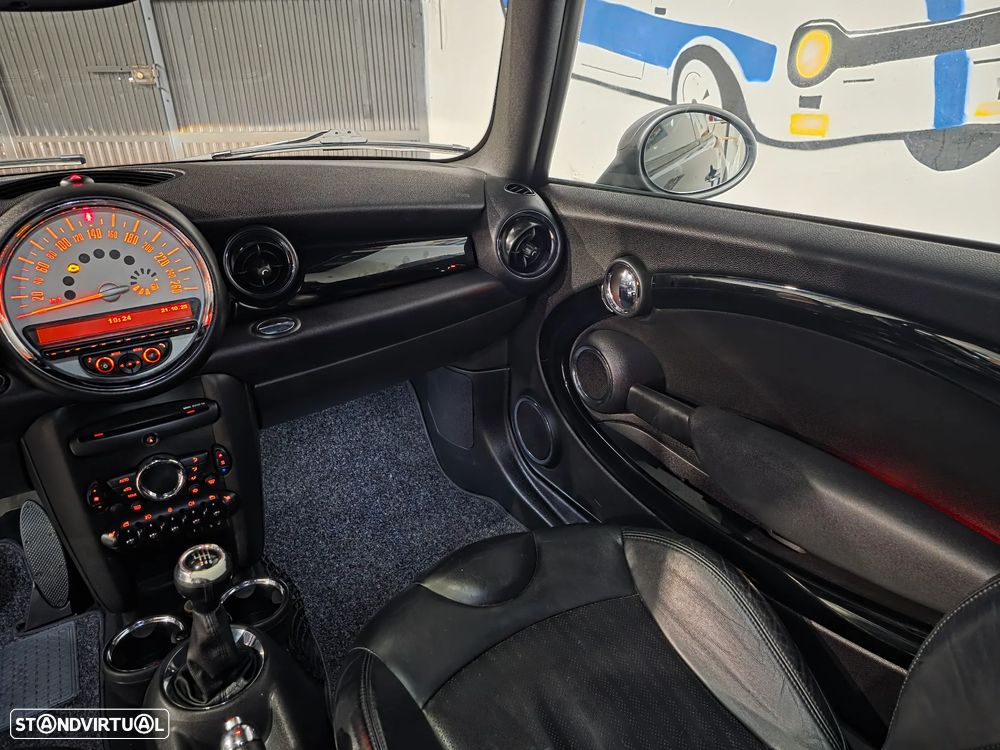 MINI 3 Portas Cooper D - 10