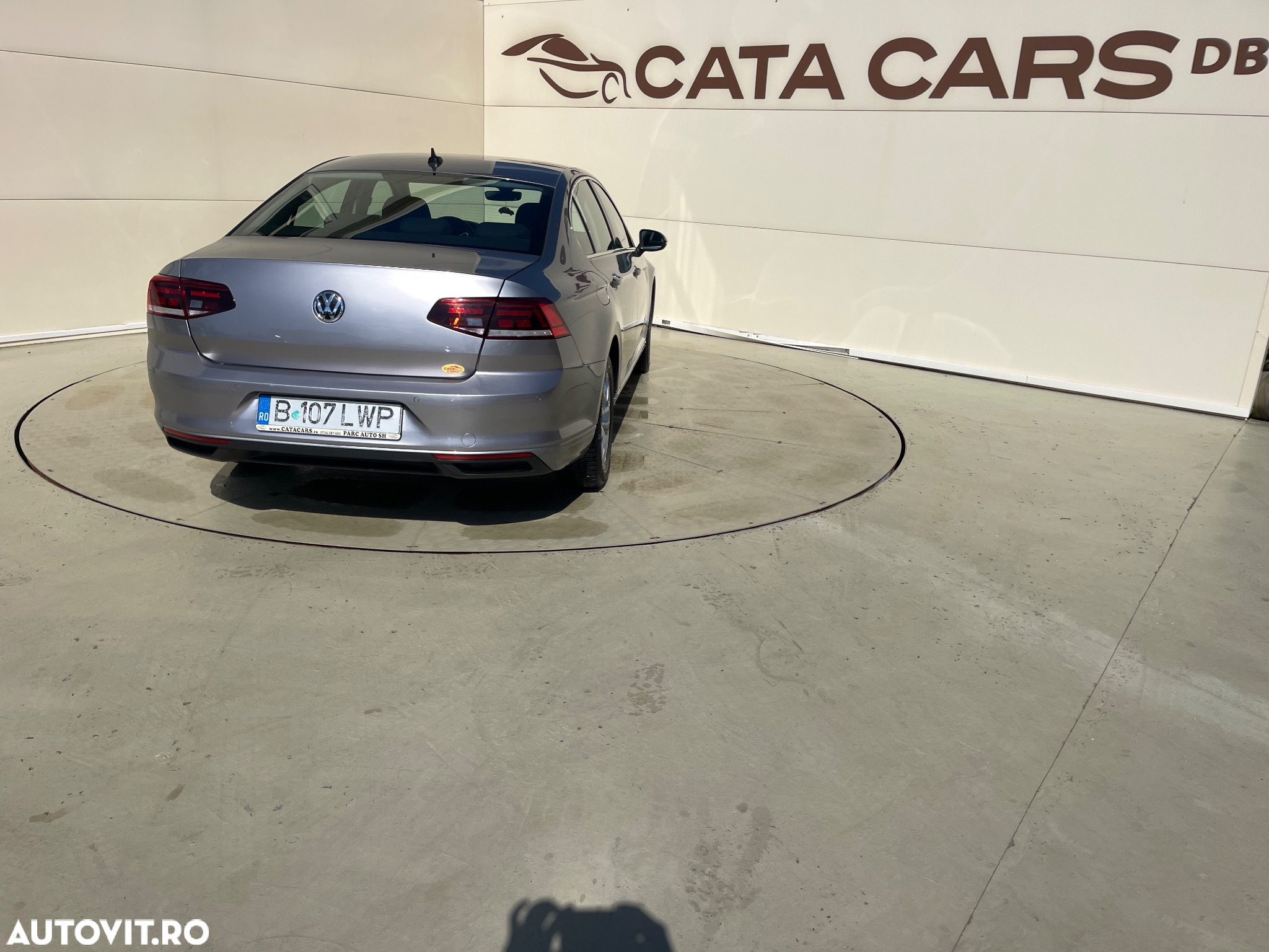 Volkswagen Passat - 14