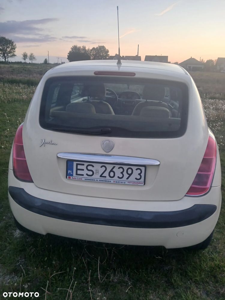 Lancia Ypsilon 1.2 8V Argento (5 os.) - 14