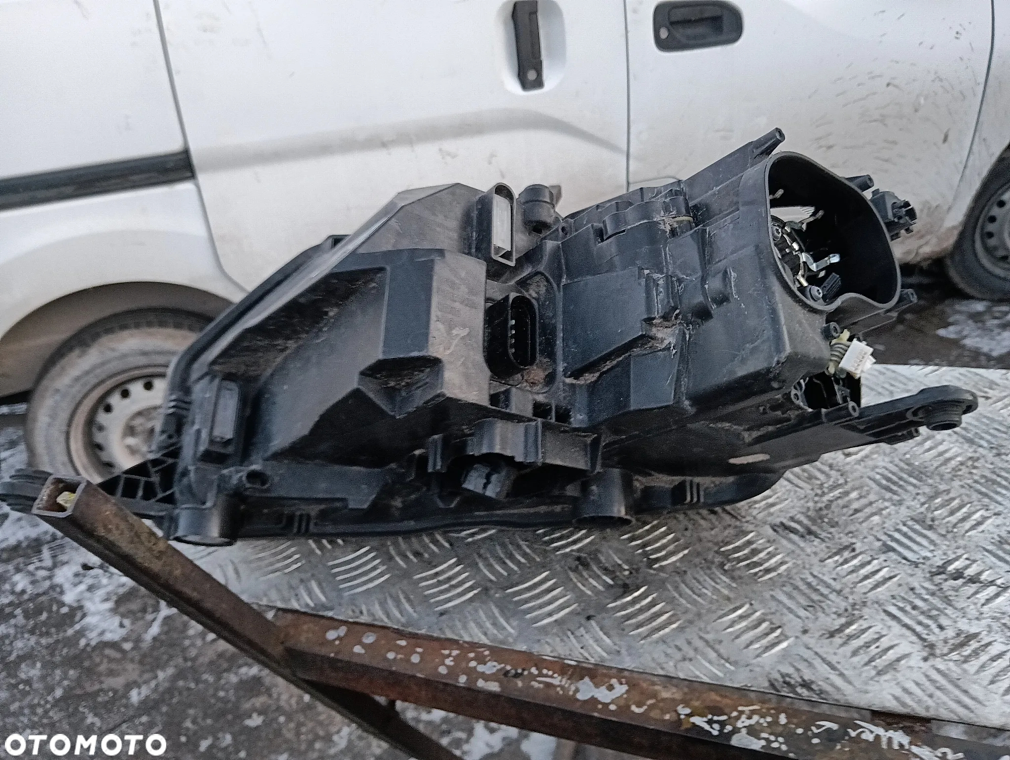 skoda rapid lift xenon lampa przod przednia prawa 5jb941016c - 10