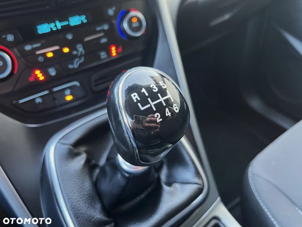 Ford Kuga 1.5 EcoBoost 2x4 Titanium - 25