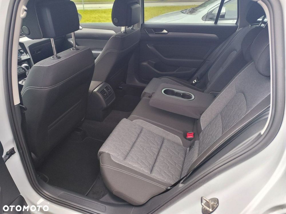 Volkswagen Passat Variant - 23
