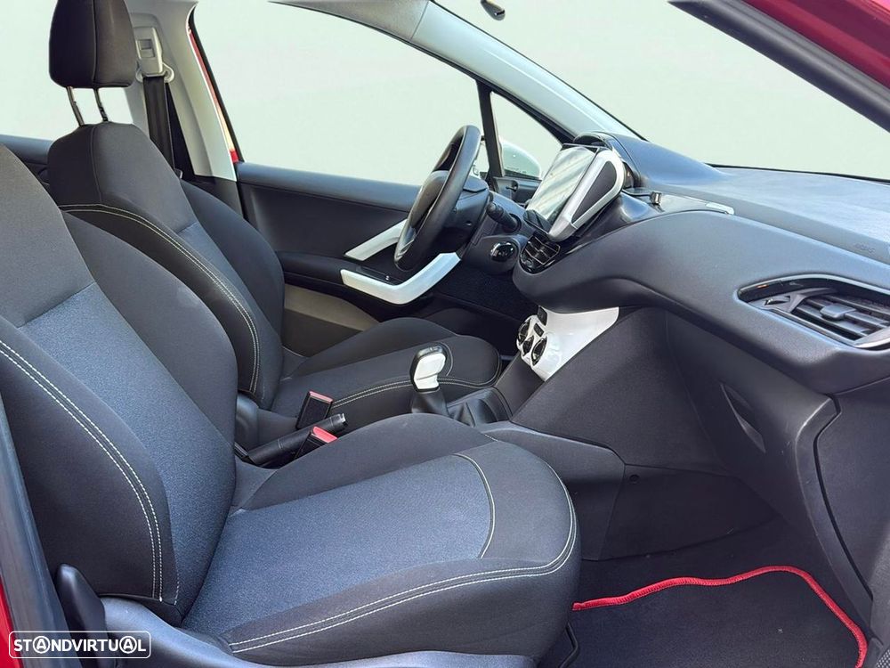 Peugeot 208 - 13