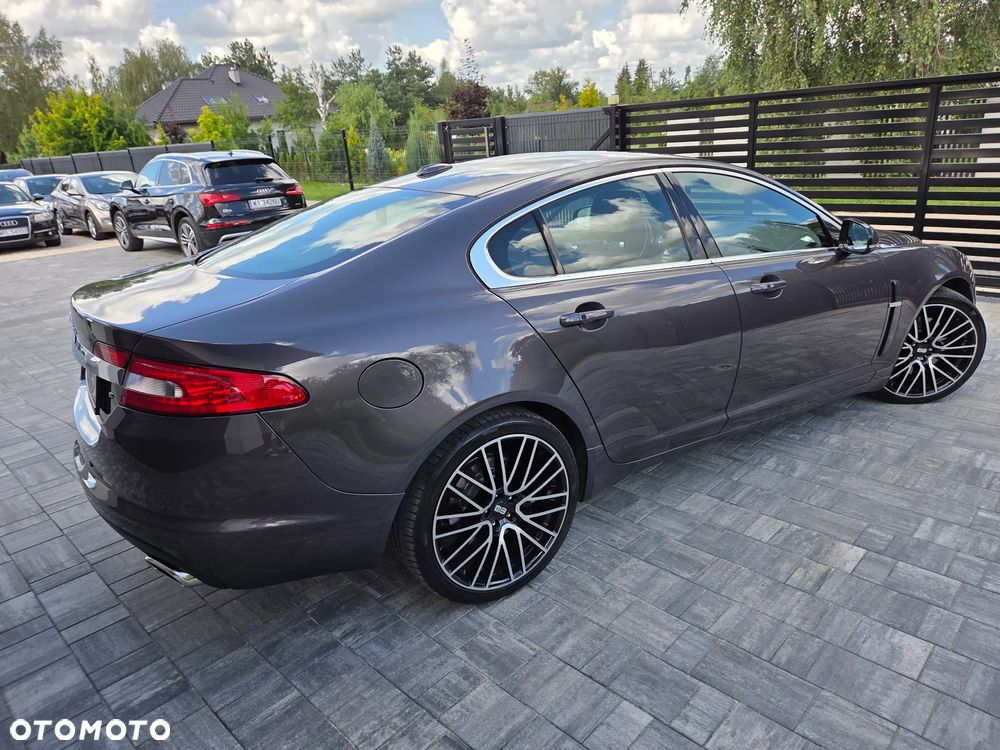 Jaguar XF 3.0 V6 S - 9