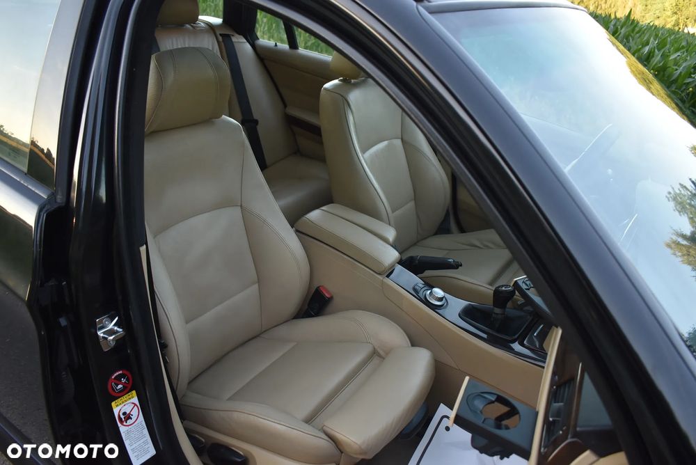BMW Seria 3 320d - 30