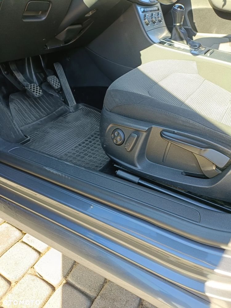 Volkswagen Passat 2.0 Blue TDI SCR Comfortline - 12