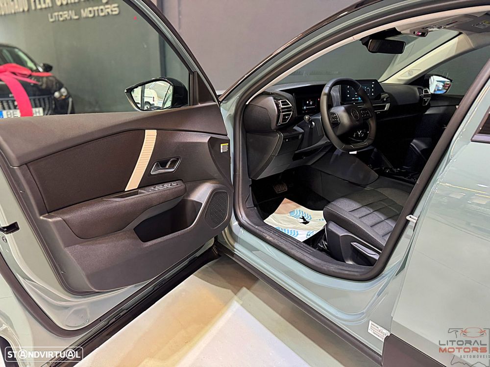 Citroën C4 1.2 Hybrid Plus e-DSC6 — fotografia 13
