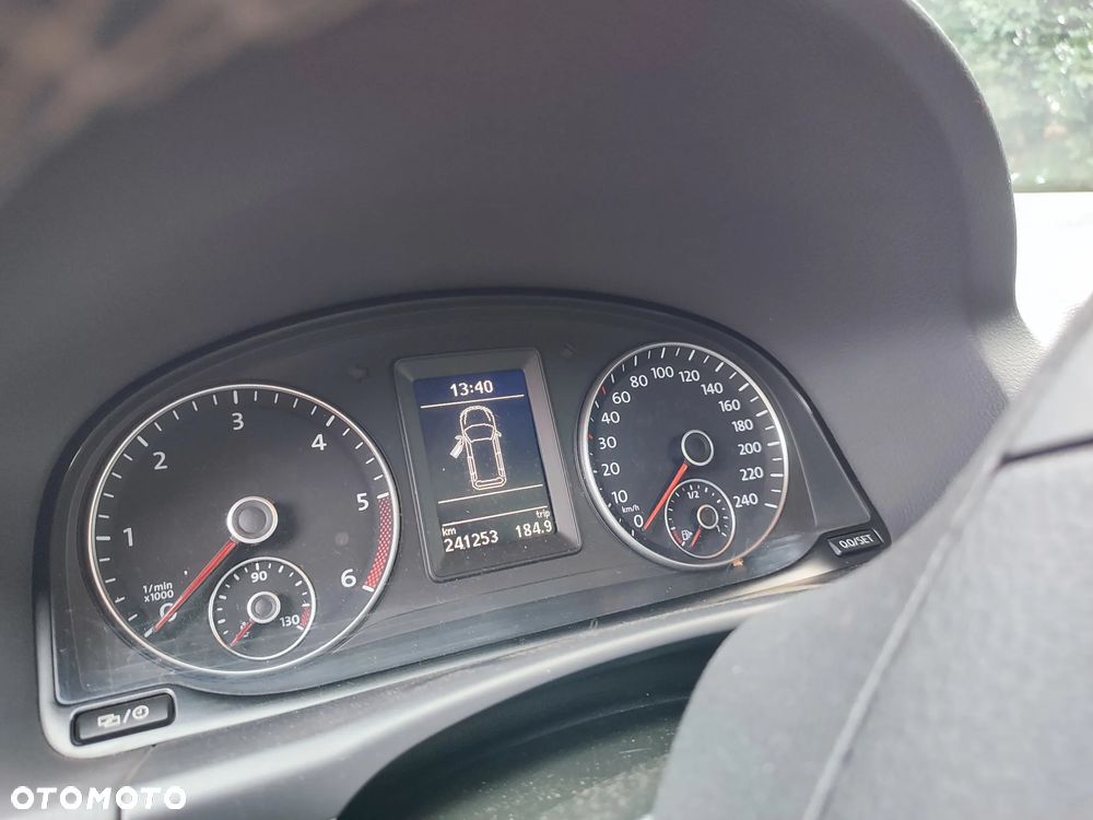 Volkswagen Touran 2.0 TDI DPF Highline DSG - 9