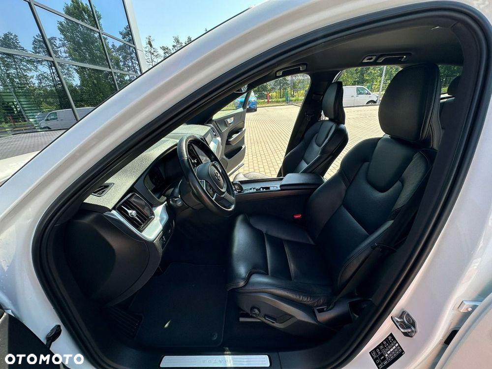 Volvo XC 60 B4 D AWD Geartronic Momentum Pro - 12
