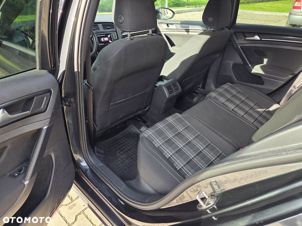 Volkswagen Golf - 12