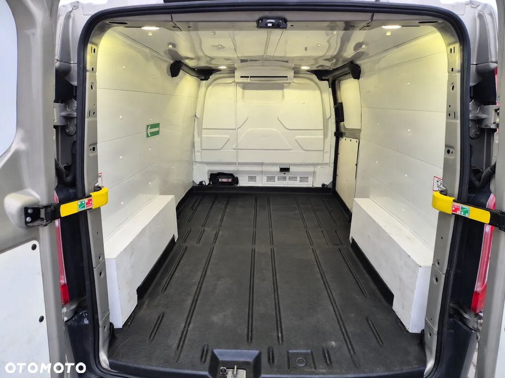 Ford TRANSIT CUSTOM - 17