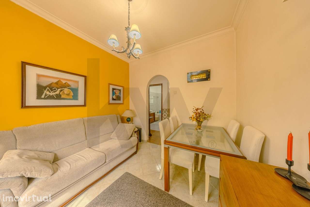 Prédio com 5 apartamentos e 1 loja a 200m da Praia na Costa da Caparic - Grande imagem: 2/40