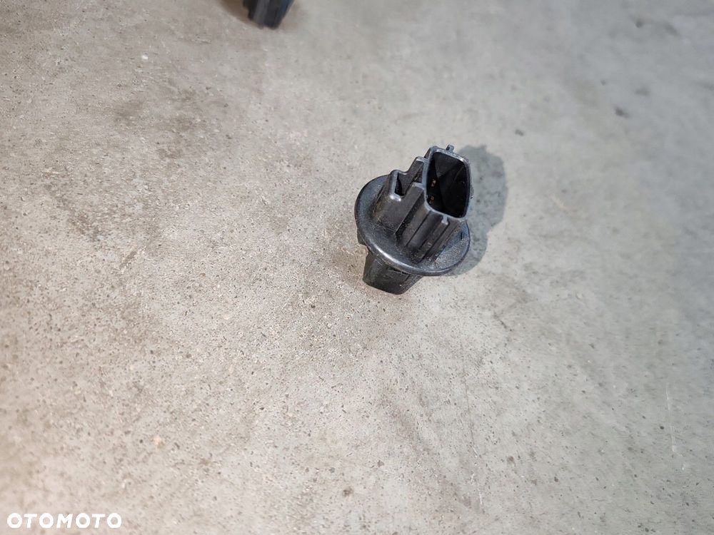 Oprawka żarówki lampy przód 3 piny SUZUKI S-CROSS 13-19 - 3