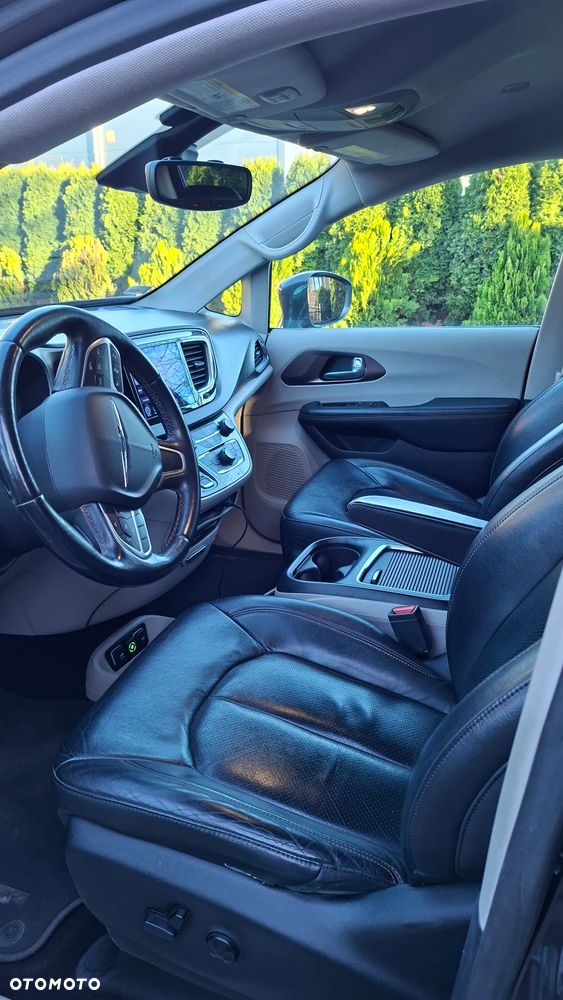 Chrysler Pacifica - 21