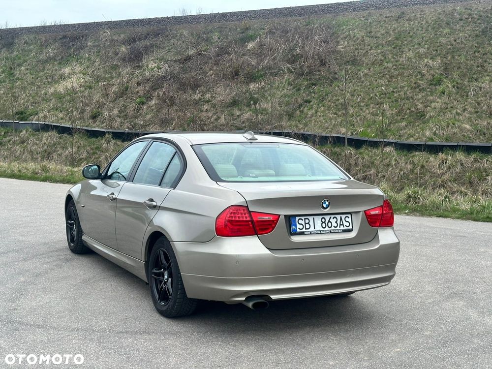 BMW Seria 3 320i - 11