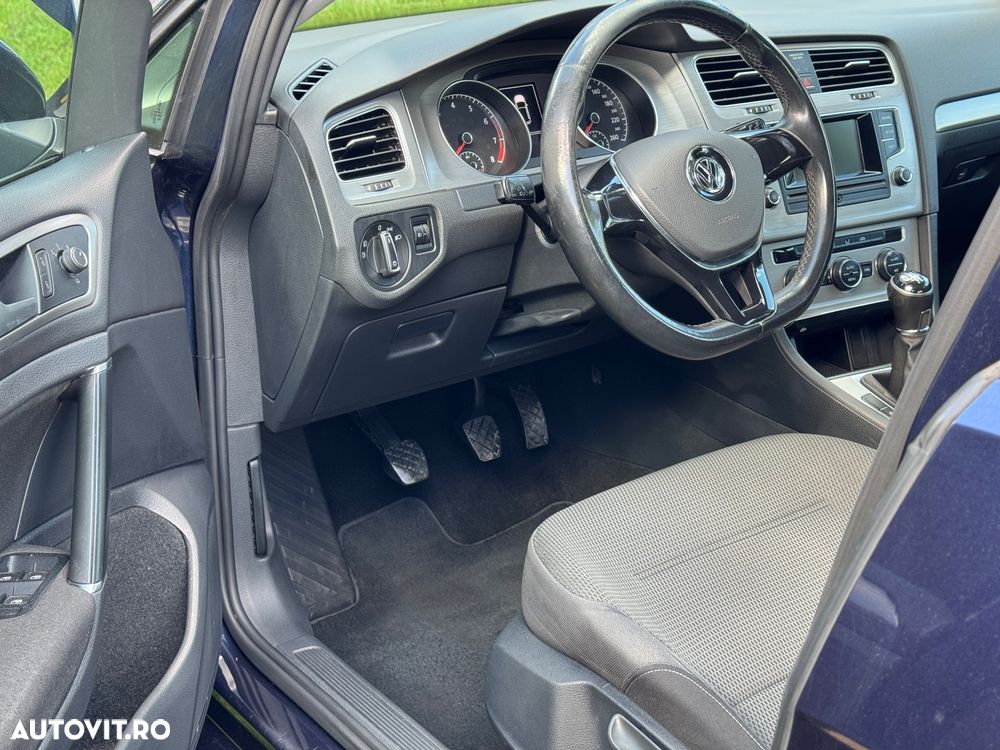 Volkswagen Golf - 34