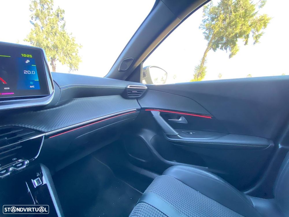 Peugeot e-2008 50 kWh GT - 15