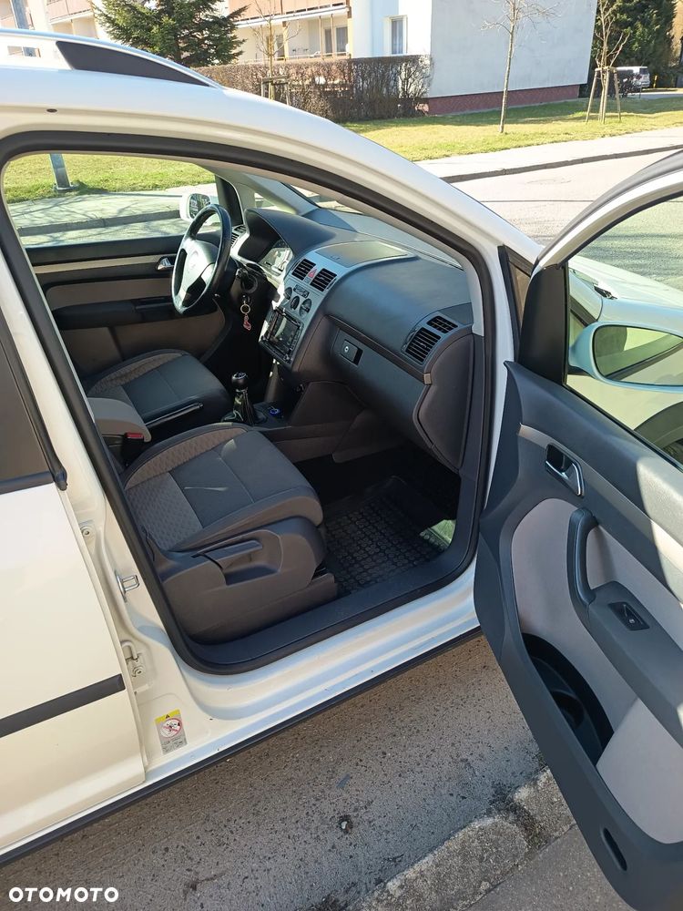 Volkswagen Touran 1.6 Cross - 5